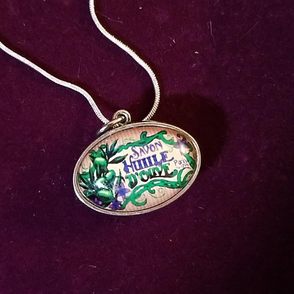 Savon Advertise 2-Sided Pendant with 24" Chain - Picture 2 of 4